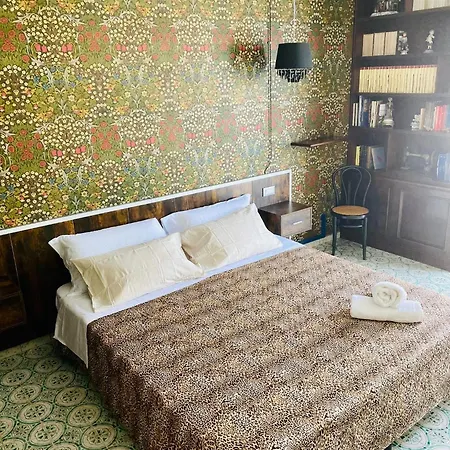 Yourhome - Maison Nicole & Marie ゲストハウス 4*