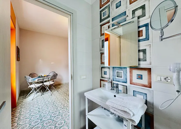 게스트하우스 Yourhome - Maison Nicole & Marie 4*